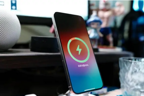 朔州苹果15换屏服务分享用什么充电器给iPhone15充电更好 